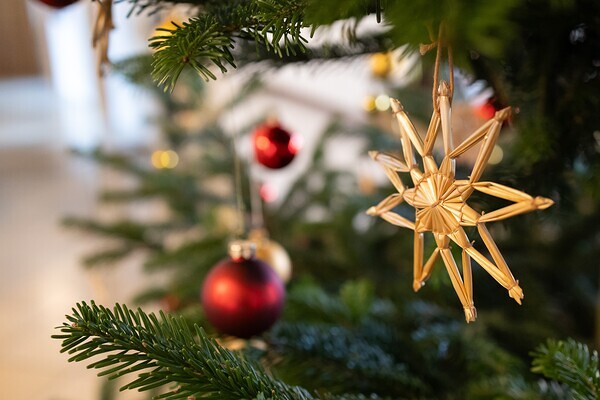 Weihnachten – ein Fest der Freude und des Lichts Weihnachten ist die Zeit, in der die Welt strahlt, die